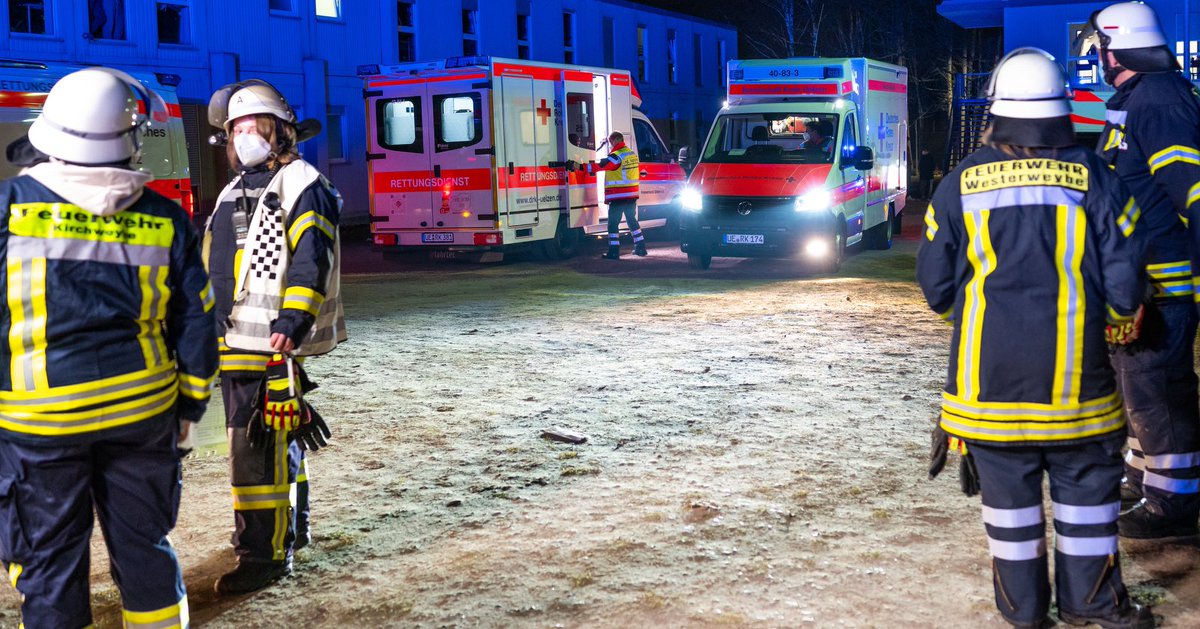 seguelzen's tweet photo. *Einsatzalarm MANV 7*
Ein Bericht zum Einsatz bei der @bpol_nord findet ihr unter https://t.co/60dmIHimQI
#drk #einsatz #uelzen #wirsindhaltso https://t.co/hEWQxJ4baI