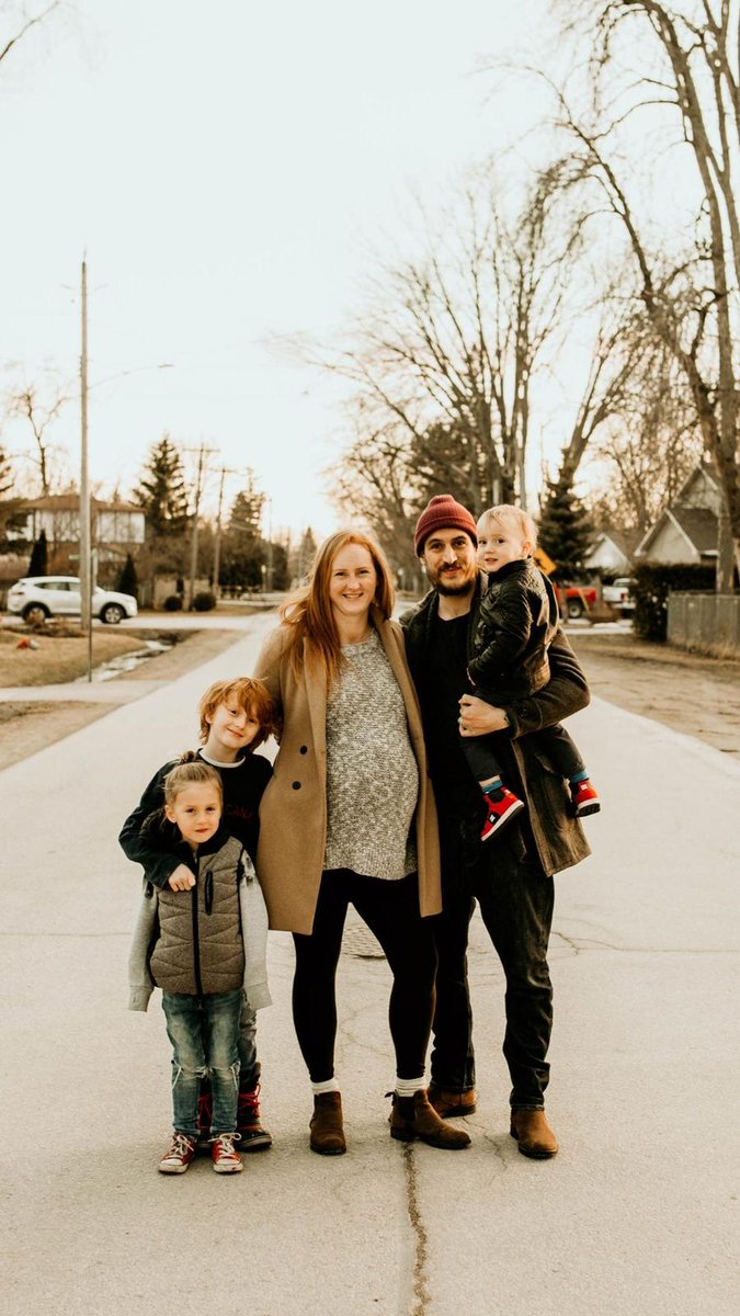 Maunder86's tweet photo. A backwards post but that's what happens when knowone knows your wife is pregnant, here are some family pics days before Miss Hadley joined the group #maunderfam #family #maternitypics #bigfamily https://t.co/IXTwLe13Up