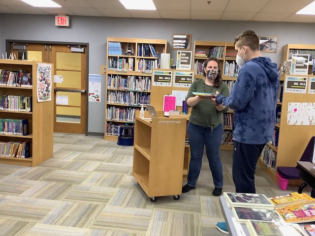 McLeanLCLibrary's tweet image. Safe #libraryspace for #bookselection @McLeanSchool @KarenRappaport