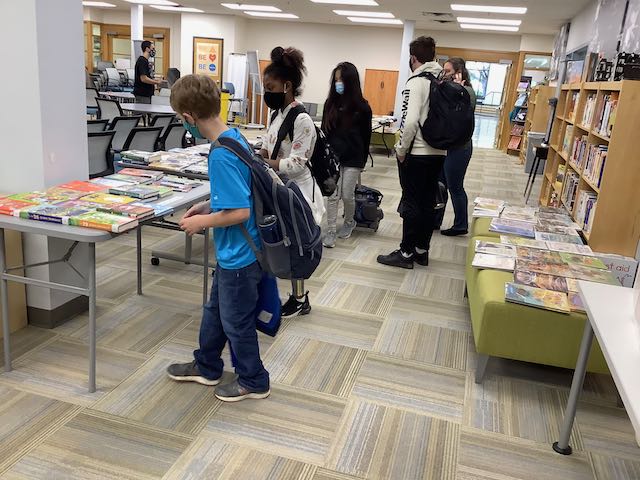 McLeanLCLibrary's tweet image. Safe #libraryspace for #bookselection @McLeanSchool @KarenRappaport