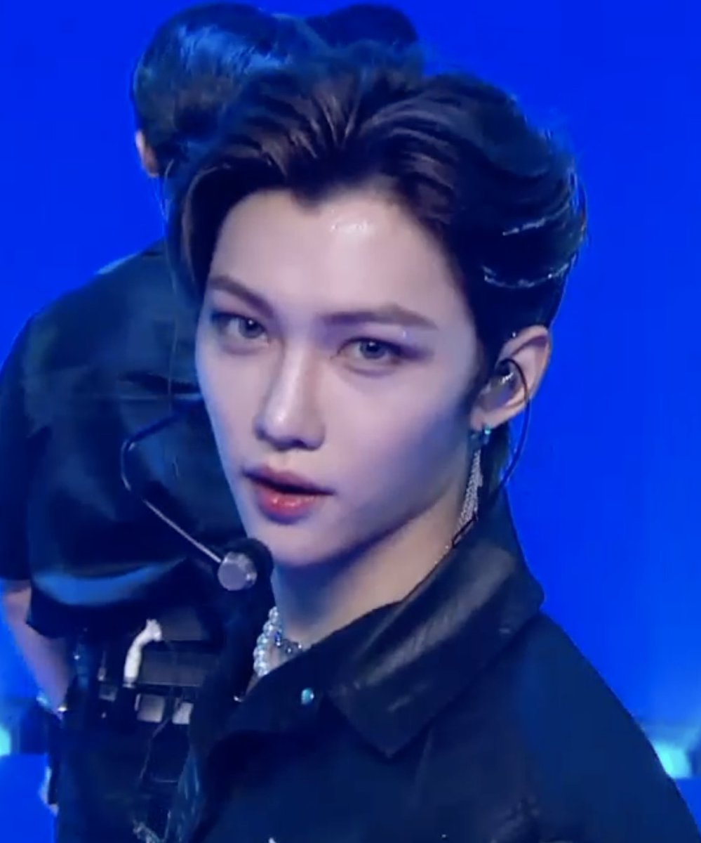 تويتر \ shm على تويتر: "i love felix black hair it's glorious  https://t.co/gZYMpSVeyX"