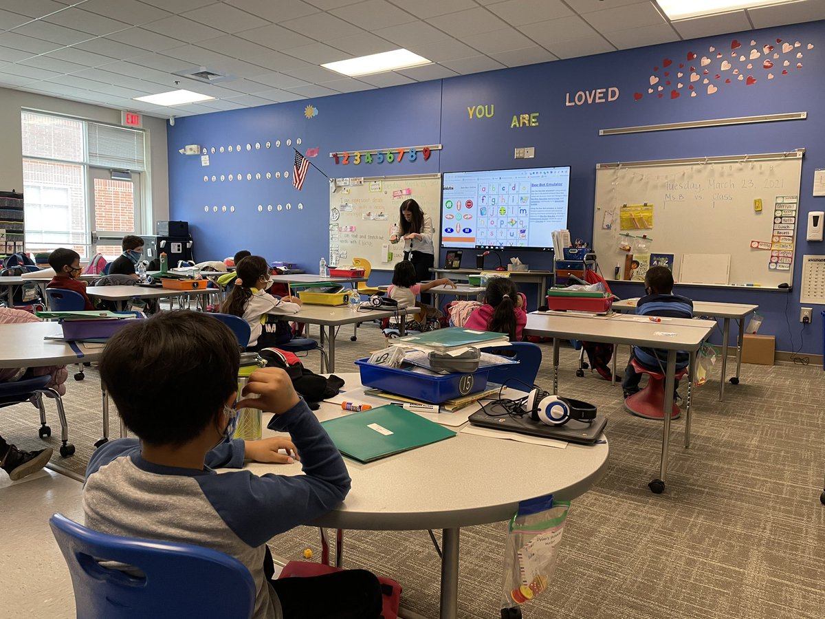 MsBallard3's tweet photo. Mrs. Leab came to teach our kiddos a coding lesson with Bee-Bots this week! They LOVED it! https://t.co/XBUPUeAoMc