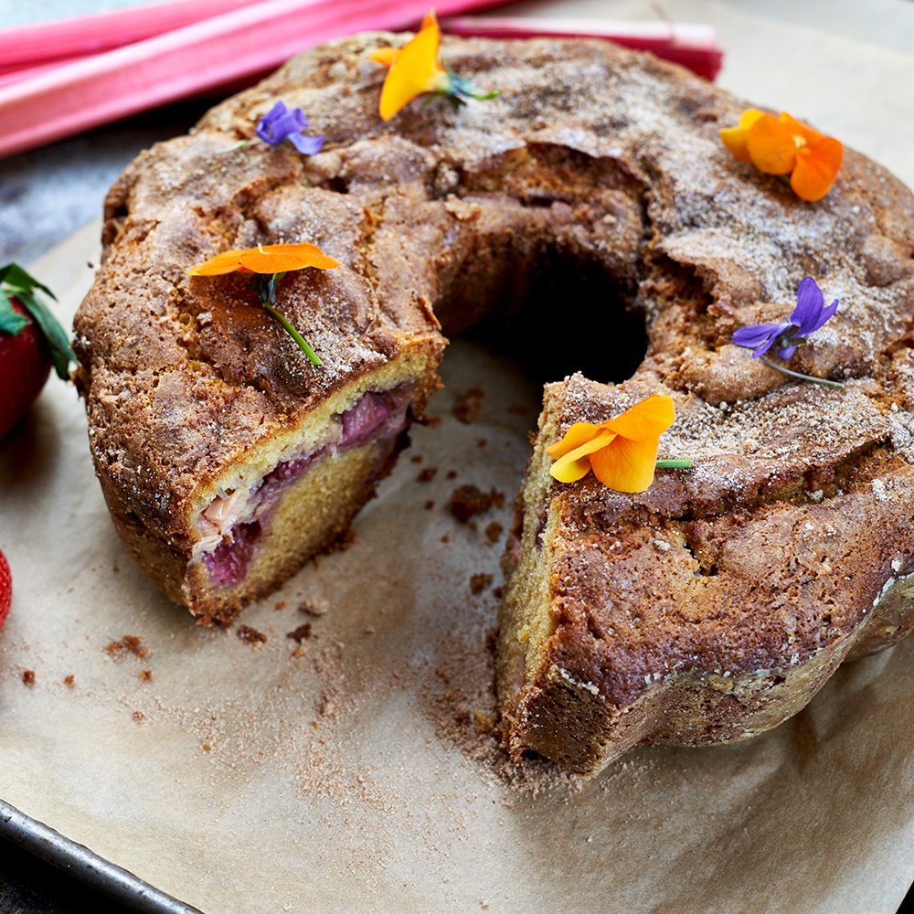 MacrinaBakery's tweet image. Our favorite part about spring? Spring baking! Find the recipe for our Strawberry Rhubarb Coffee Cake in our Seasons cookbook. 
#macrinabakery #coffeecake #springbaking