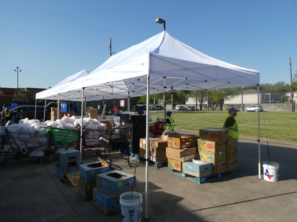 WHAMMinistries's tweet photo. New tents are up and we are ready to help families in need! #WHAMInAction
https://t.co/wpapAoqE9N https://t.co/JRpHSO69Zo
