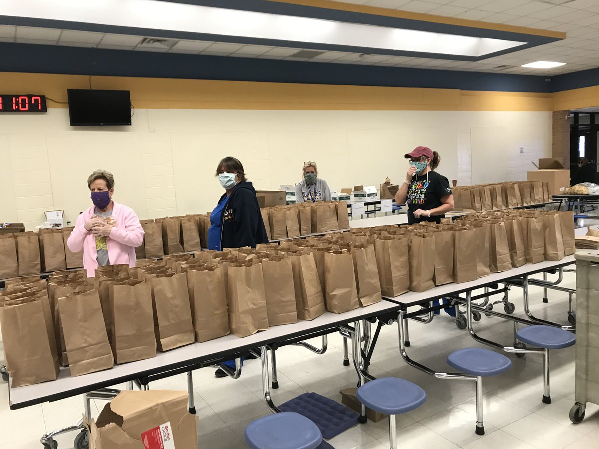 KearsleyCommSch's tweet photo. Kearsley Asst. Superintendent Paul Gaudard called them  “true heroes of the pandemic.” After Gov. Whitmer closed schools on March 12, 2020, Food Service and volunteers, worked to ensure all students had meals, 534,000+ during the pandemic. Read more: https://t.co/ScGo7rgHmj https://t.co/v6EoNiSCSS