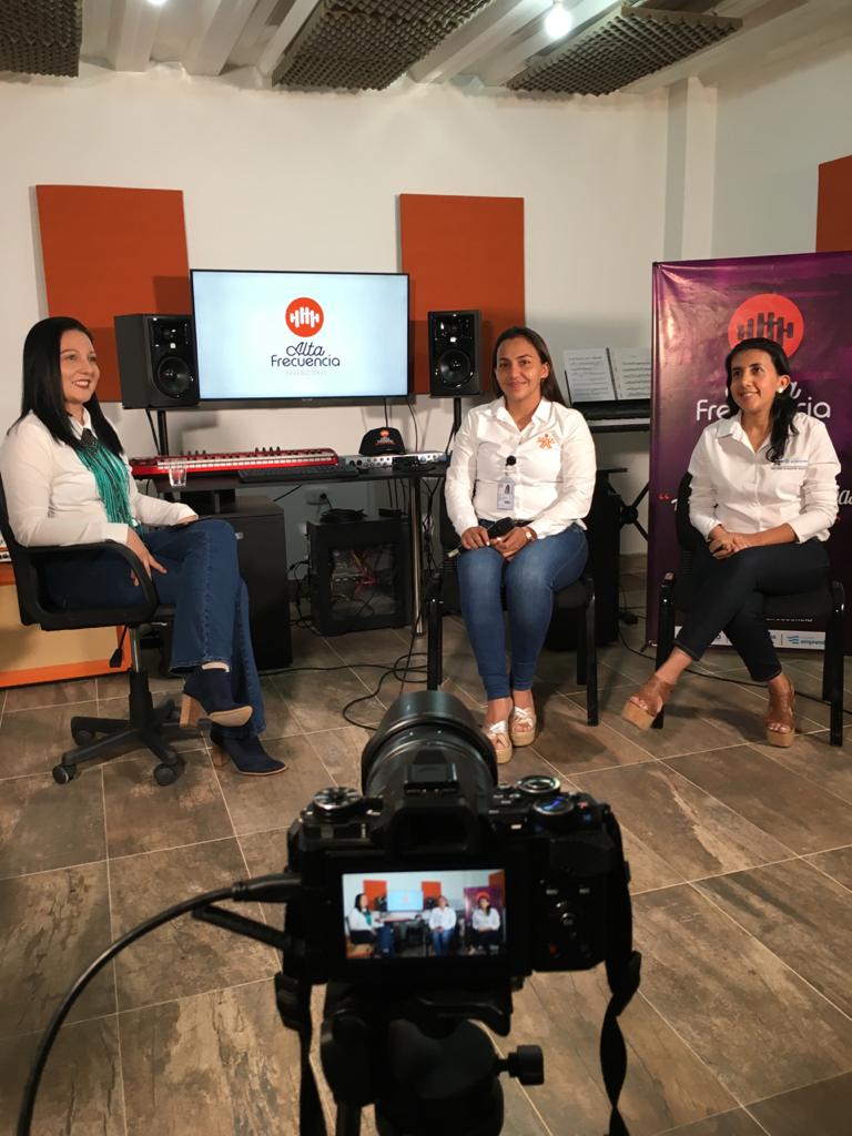 madis1010's tweet photo. El Centro de Desarrollo Empresarial SBDC Sena La Plata, presente en el gran lanzamiento de Alta Frecuencia Producciones SAS, empresa de economía naranja apoyada por el SENA con recursos Fondo Emprender #SENAcomunica  #SENAHuila  #EmprendedoresSENA @avalenciacar @Lorenachala03 https://t.co/JdYitRynAb