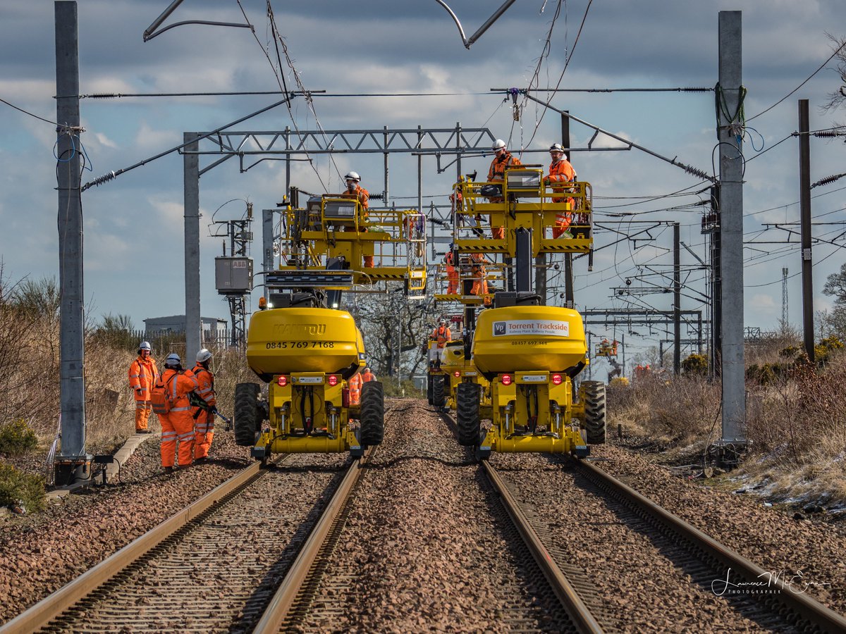 PWInstitution's tweet photo. New electrification engineering diploma! PWI news March 2021 https://t.co/CgMEJWHwjM #engineering #engineers #railengineers #railindustry #railway #thepwi https://t.co/lyfJxVSDnj