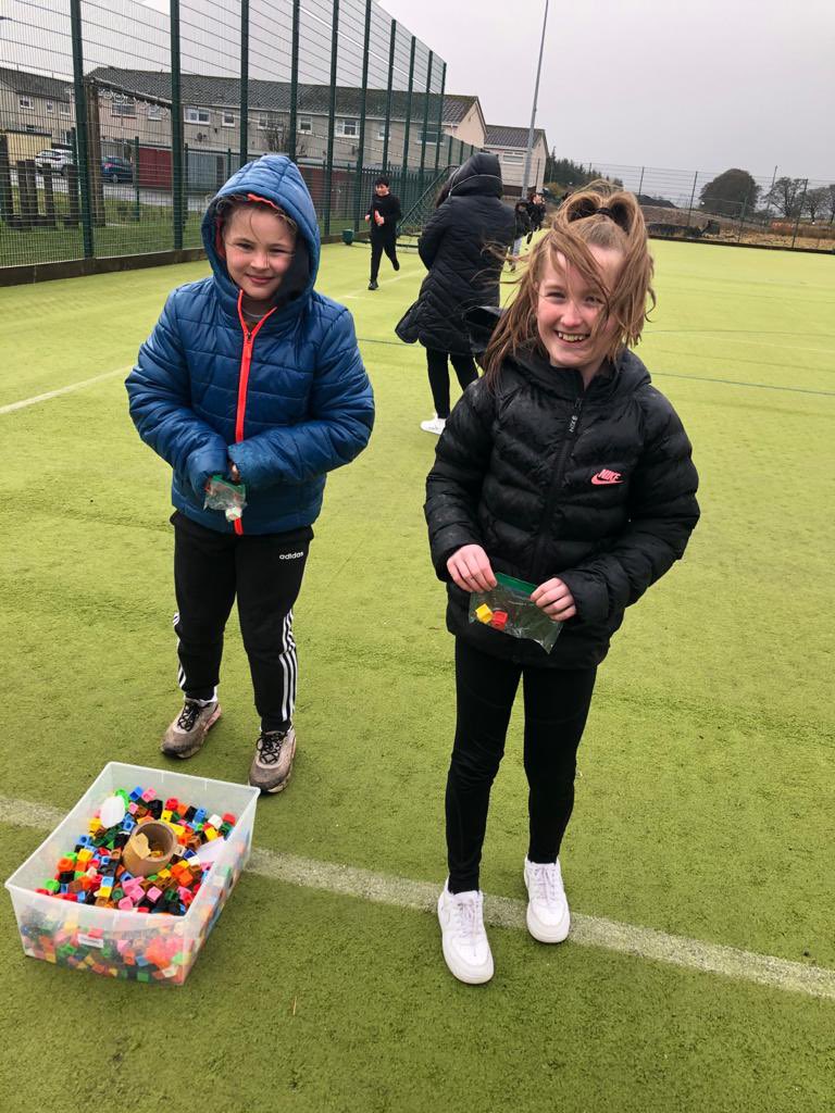 StDavids4's tweet photo. Amazing team effort from Primary 5 despite the weather ❄️🥶 during their Cross Country in aid of St Andrew’s Hospice! Well done everyone 💙🤍🖤🌟🌟🌟👏🏼👏🏼👏🏼 #CouchToCrossCountry @NLActiveSchools @StAndrewHospice #teamstdavids https://t.co/k2xcE0rGv3