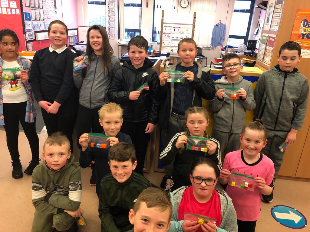 StDavids4's tweet photo. Amazing team effort from Primary 5 despite the weather ❄️🥶 during their Cross Country in aid of St Andrew’s Hospice! Well done everyone 💙🤍🖤🌟🌟🌟👏🏼👏🏼👏🏼 #CouchToCrossCountry @NLActiveSchools @StAndrewHospice #teamstdavids https://t.co/k2xcE0rGv3