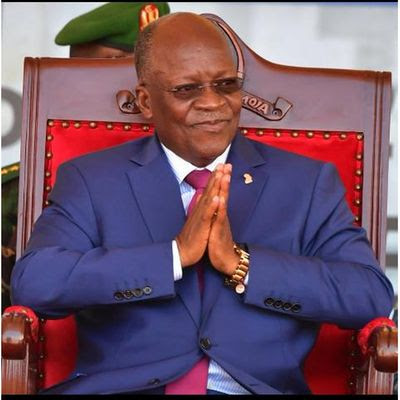 ChikMTENGWA's tweet photo. Ijumaa Machi 26, 2021 saa 10: 50 jioni, Mwili wa Rais wa awamu ya Tano wa Tanzania, John Magufuli umeshushwa kaburini nyumbani kwao Chato.#RIPMagufuli 
The fifth President of Tanzania John Magufuli lowered into the grave in Chato on Friday 26 March 2021 1650Hrs.#RIPMagufuli https://t.co/W07oBBu50H