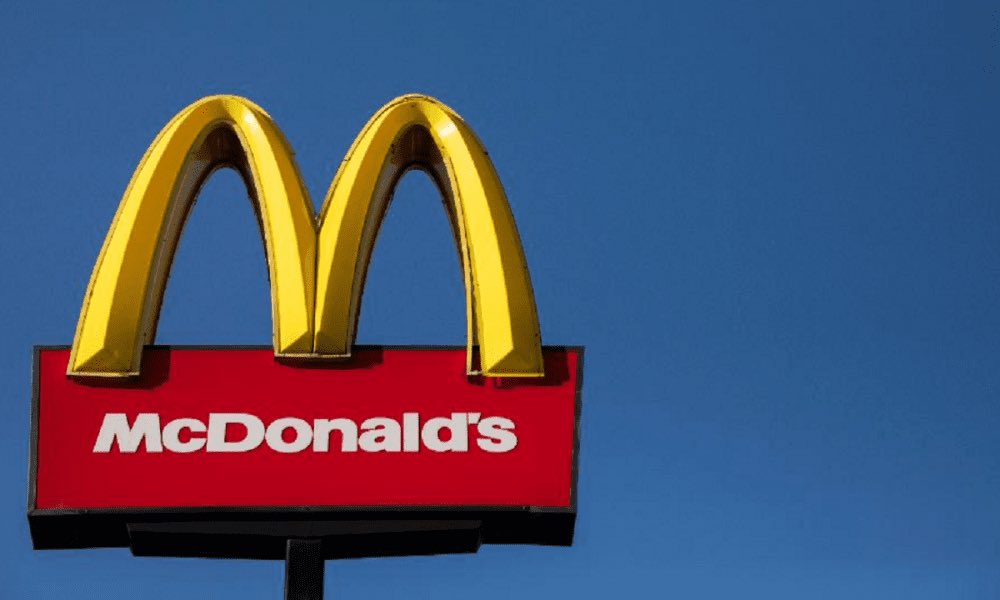 pmartinezvelez's tweet photo. McDonald’s pagará a sus empleados que se vacunen contra el #COVID19.

El pago es de 4 horas laborables y se dará a todo el personal que reciba la vacuna voluntariamente.

@McDonalds_PTR @BigThinkGroup @desaludpr https://t.co/znU5NYn5ZT