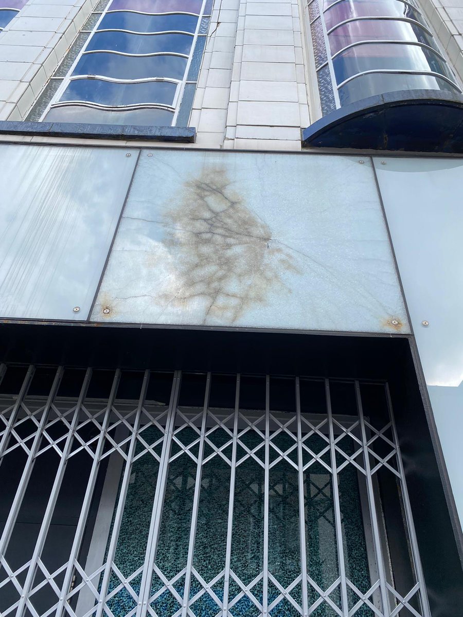 Calling upon our local trade experts! We’re on the hunt to mend our broken window & tile on our beautiful facade here at LEAF HQ, comment with your recommendations! ⚒