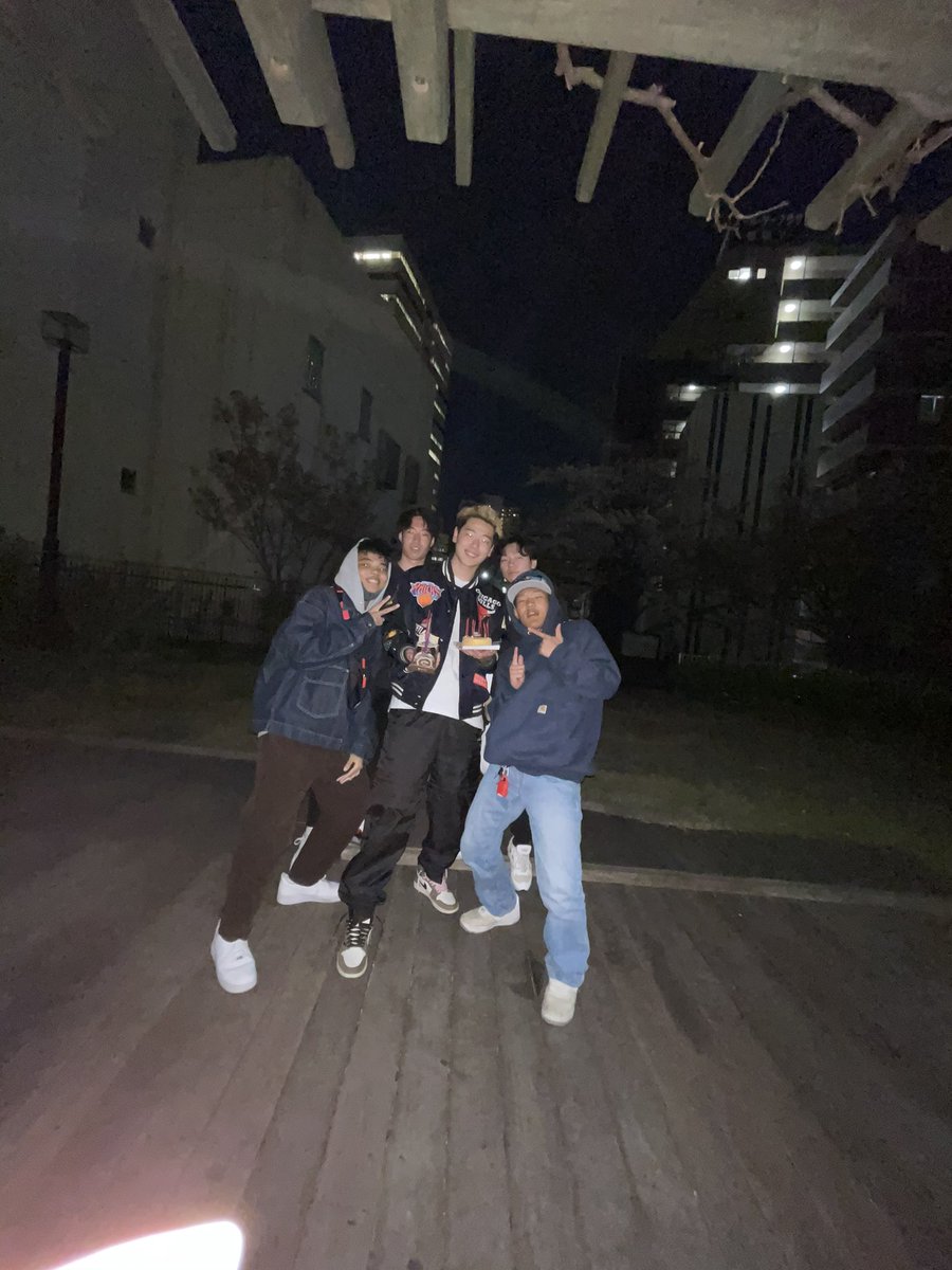 lil__hypebeast's tweet photo. みんなありがとう幸せな誕生日だった！！
やっぱり持つべきものは友ですね https://t.co/rHSIWKWGu7
