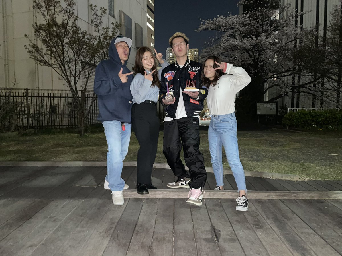 lil__hypebeast's tweet photo. みんなありがとう幸せな誕生日だった！！
やっぱり持つべきものは友ですね https://t.co/rHSIWKWGu7