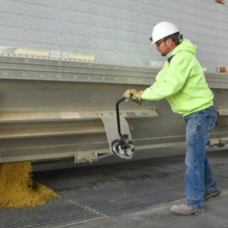 NutrienAgRetail's tweet photo. It’s #GrainSafetyWeek, and we’re joining the industry-wide effort to raise awareness about grain handling and storage hazards. 🌾

Visit here for more training resources on best safety practices. 👇

#StandUp4GrainSafety | #LeadingTheField