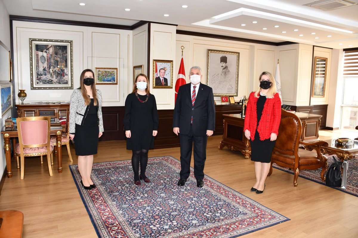 Tekirdağ Valisi Sayın Aziz Yıldırım’ı, Trakya Bölge Koord. Sevtap Engin, Kampüs Müdürümüz Eda Keskin Pekçetin ve Lise Müdürümüz Şahika Yanar ziyaret ettiler. “Dijital Eğitimde Fark Yaratanlar Zirvesi’ne” dair paylaşımda bulundular. Sayın Valimize teşekkürlerimizi sunarız.