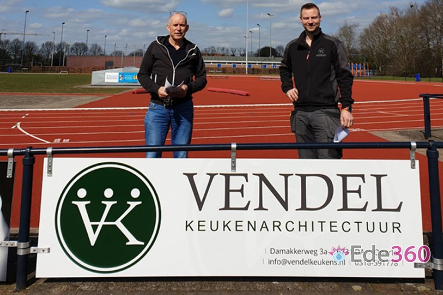 Ede360's tweet image. Climax en Vendel Keukenarchitectuur tekenen sponsorcontract ede360.nl/page/Nieuwsdet… Ede360