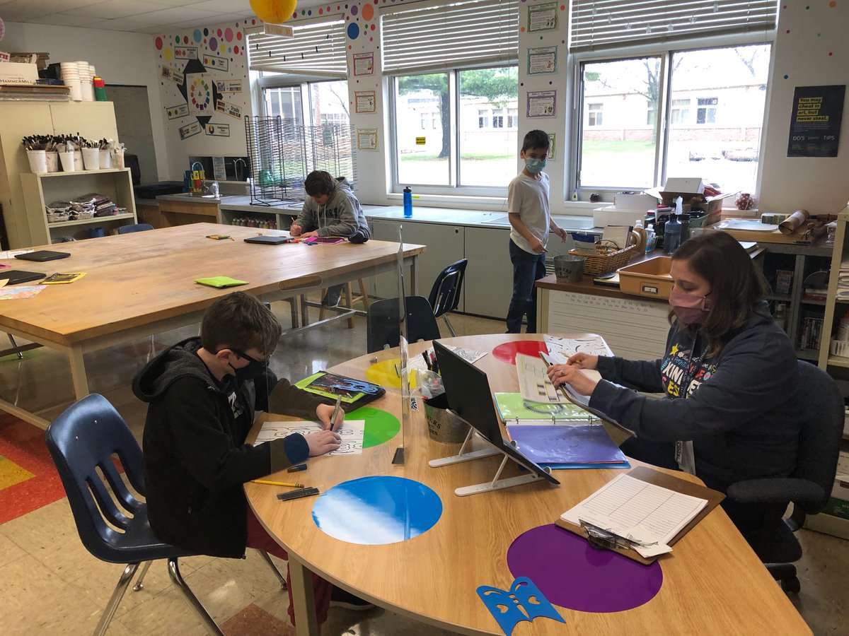 StephanieBanach's tweet photo. Excited to be creating art in the art room!! @LongridgeGCSD @GCSDcommschools @GreeceCentral @gcsdARTwithMrsC https://t.co/568azTvJCK