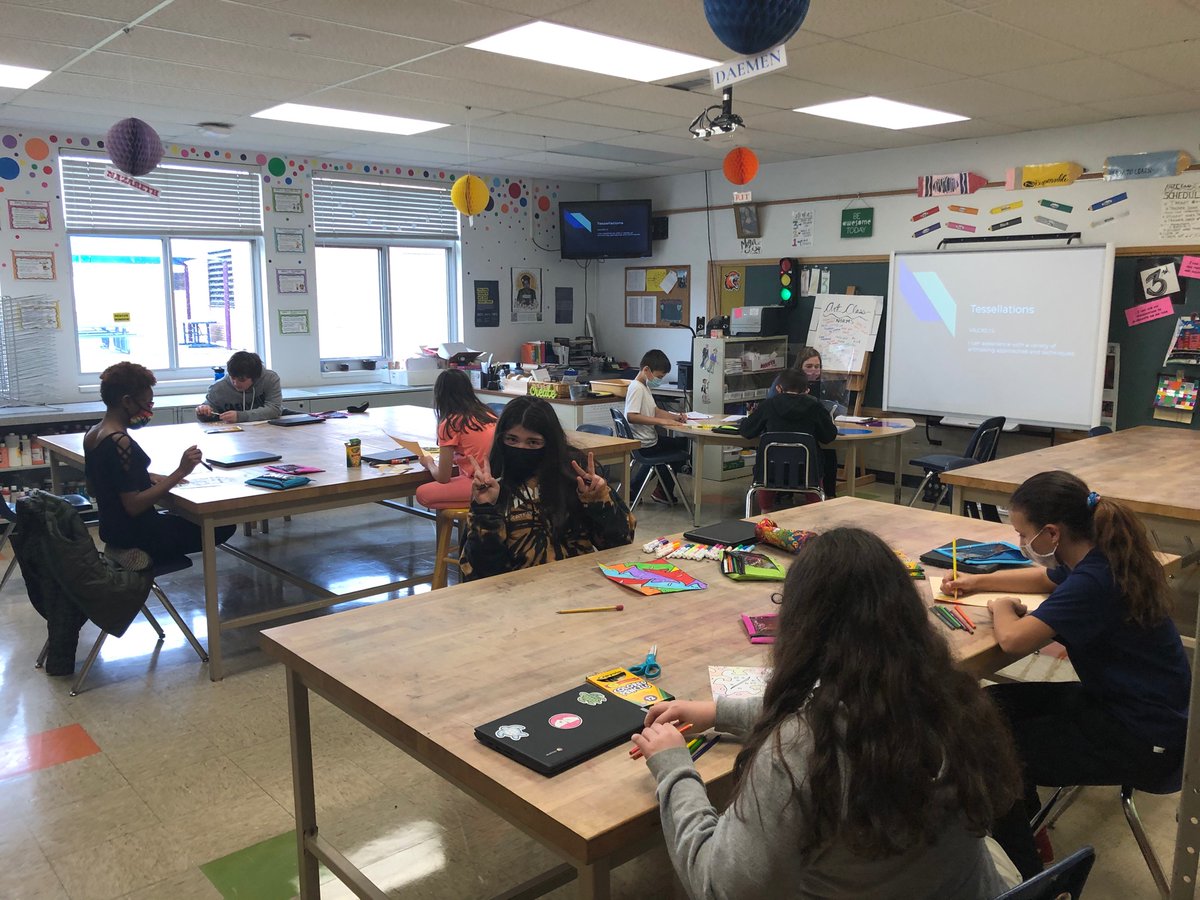 StephanieBanach's tweet photo. Excited to be creating art in the art room!! @LongridgeGCSD @GCSDcommschools @GreeceCentral @gcsdARTwithMrsC https://t.co/568azTvJCK