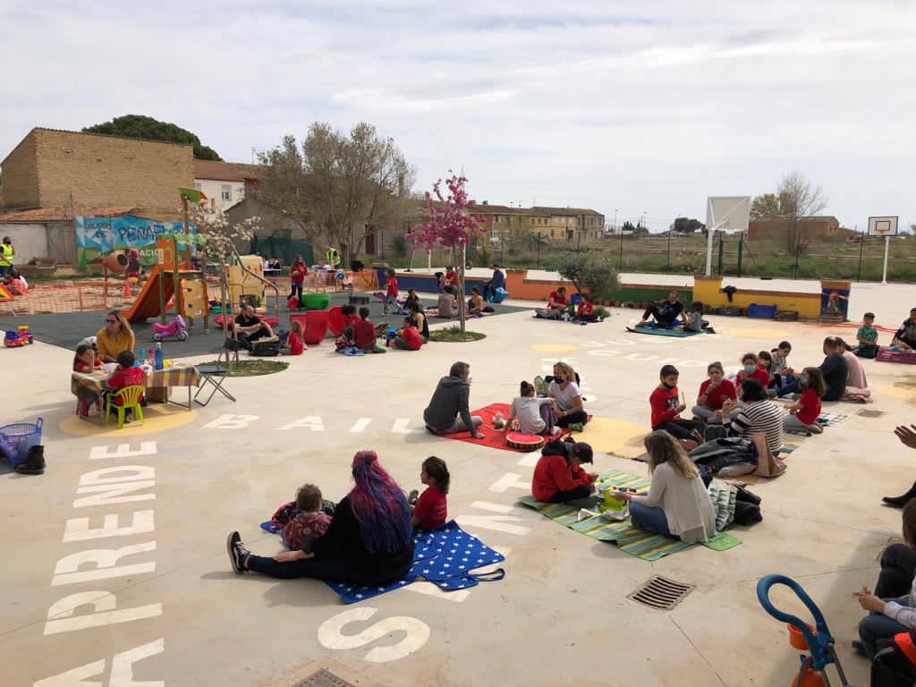 zaragozaencomun's tweet photo. En 2018 se quitaron los barracones del colegio público de Peñaflor y se entregó el centro, un centro que no posibilitaba el comedor o la realización de extra escolares. https://t.co/FXbtz8pg7J
