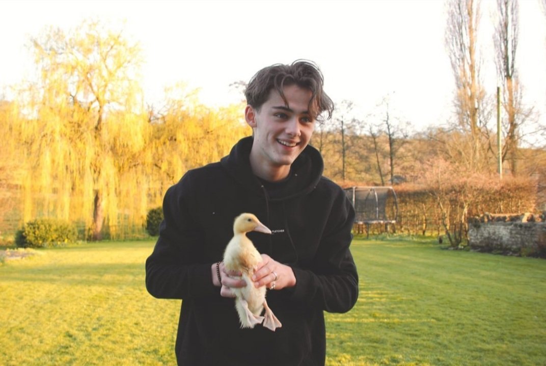 SKaden_'s tweet photo. Mi pequeño y Gilbert... o era Daisy? No importa... vean esa sonrisa 😍😍😘😘🥰 https://t.co/NkReOkGA2X