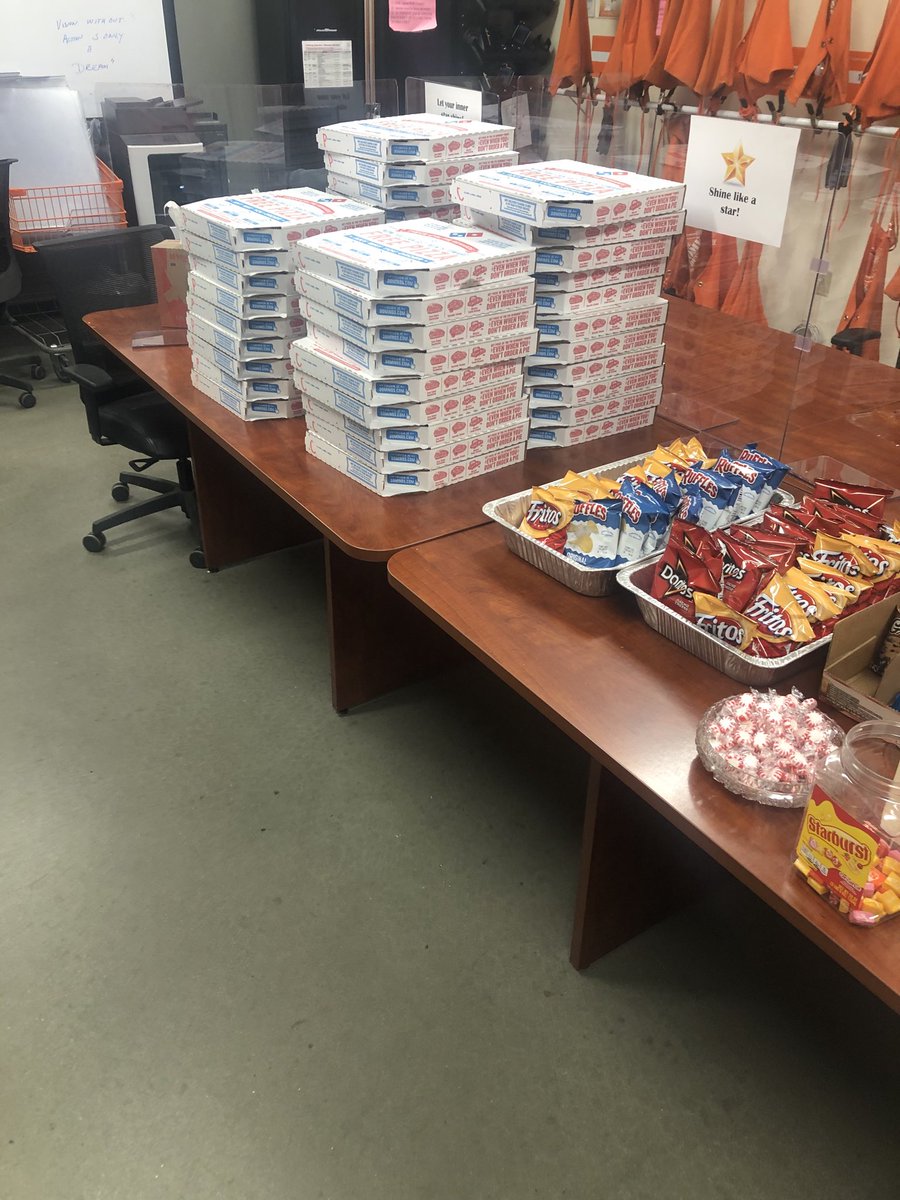 David42922's tweet photo. Brockton Team going to enjoy today their individually boxed half pizzas for lunch today for Success Sharing Friday!! Thx Domino’s for working with us on this. ⁦@rosadyer01⁩ ⁦@corelli189⁩ ⁦@JasonArigoni⁩ ⁦@SaraChams2615⁩ https://t.co/Yiokz5HAuM