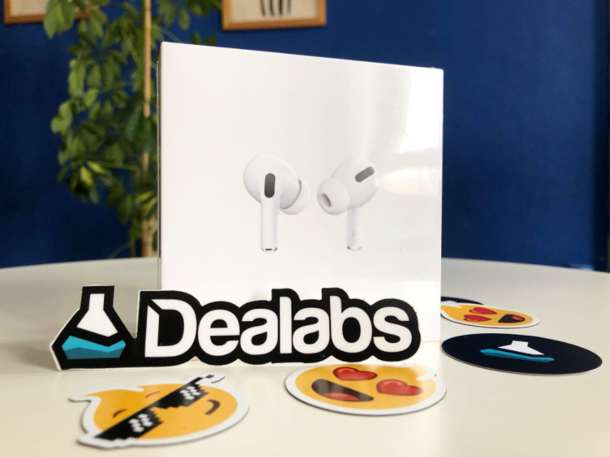 Dealabs's tweet photo. 📢 Nouveau concours ! 
On vous offre les AirPods Pro 🔥 
RT et RDV ici ➡ https://t.co/3CyN7AR07N ⬅ https://t.co/x4GgJ79vFY
