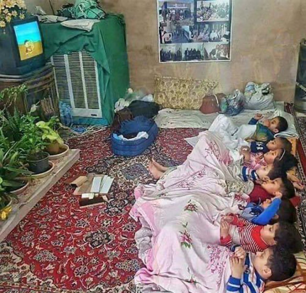 3laAbale's tweet photo. حين يأخذني الحنين للوراء.. لا أعلم، هل أبتـ ـسم لأن الذكريات جميـلة، أم أَبكي لأن الماضي لن يعود 💔 https://t.co/hPEOpyruUE