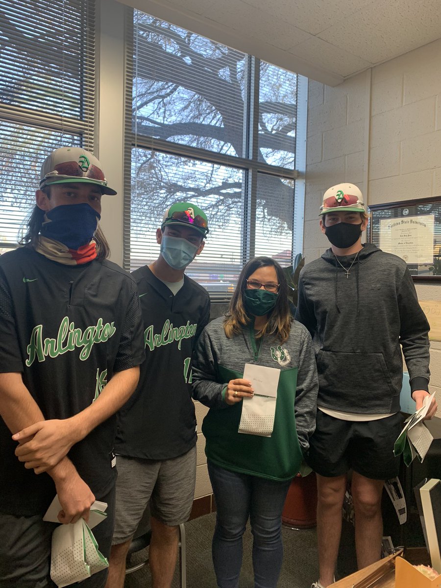 AHSColtBaseball's tweet photo. @TwoBoysRanch Tracy Winkles spoke to the team about #great11 before we delivered our notes and donuts to the amazing faculty and staff here at Arlington High School. We challenge all who read this post to “serve others with acts of kindness for nothing in return” https://t.co/M15pe2biJ7