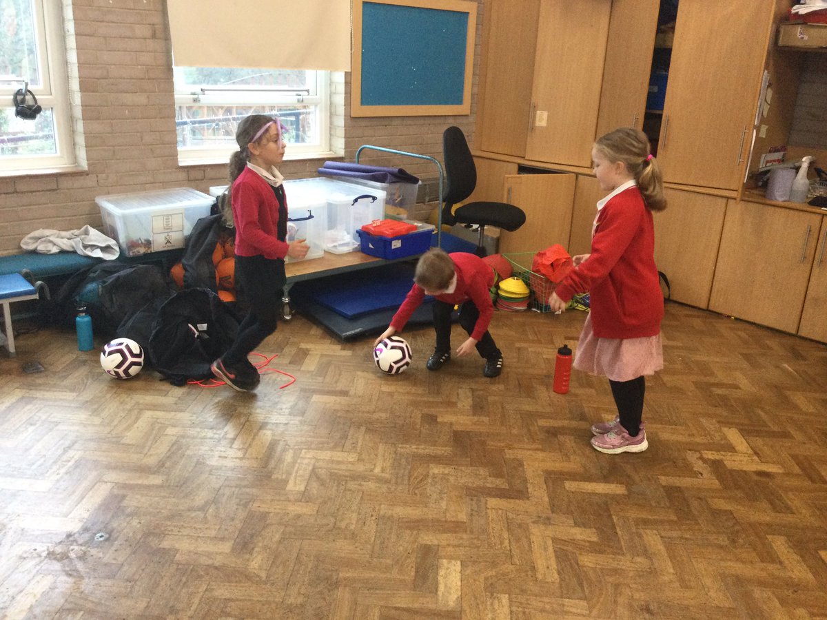 STY2Wolfpack's tweet photo. What a fantastic morning we had in our freestyle football session! #skills #futsal @QualitasSport https://t.co/efxHma4oSe