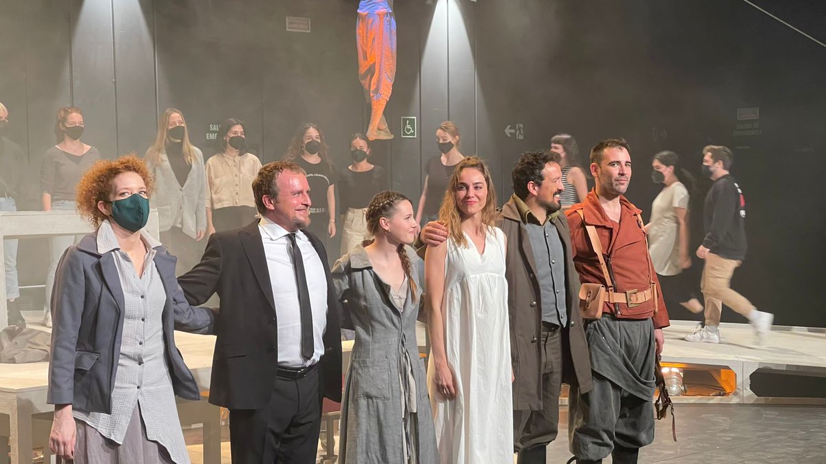 TeatroEspanol's tweet photo. Ayer estrenamos #Antígona en @NavesdelEspanol, una versión libre de @gaitan511 sobre la tragedia griega de Sófocles.

Tenéis hasta el 18 de abril para verla y para disfrutar tanto como el público de ayer.

https://t.co/sGPEjGOget

@Fernando_Cayo @IreneArcoss @CSanchisclara https://t.co/y6JIFwBaHj