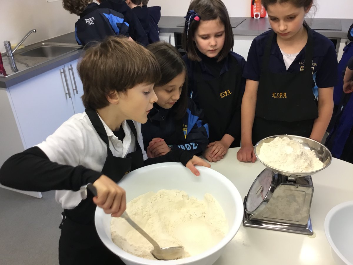 KSGJunior's tweet photo. On Friday Lower Prep made bread as part of their sandwich making project. They had to measure the ingredients using the weighing scales and work together to mix the ingredients to make the dough.#KingsSMARTTeamwork #KingsJuniorSchool #KingsSMARTAttitude https://t.co/ayJ2yKVoTU