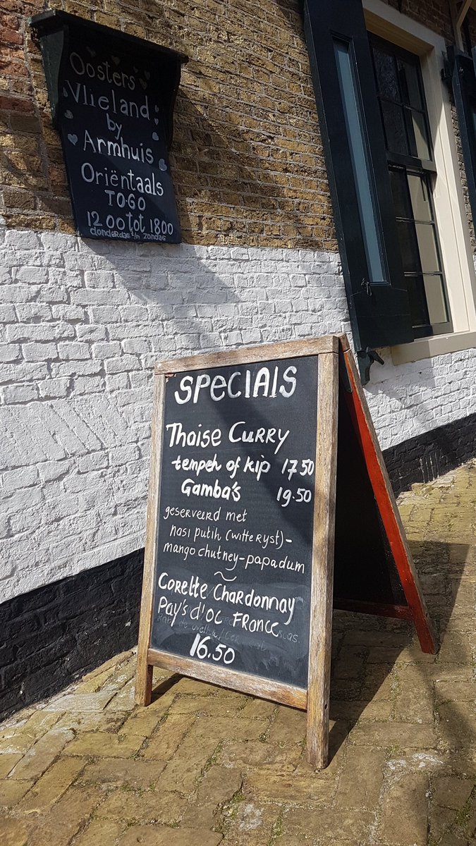 Lekker bijpassend wit wijntje 🥂bij de Thaise Curry Kip / Gamba of Tempeh 😋 #Vlieland  #wijnspijs #special #opisop