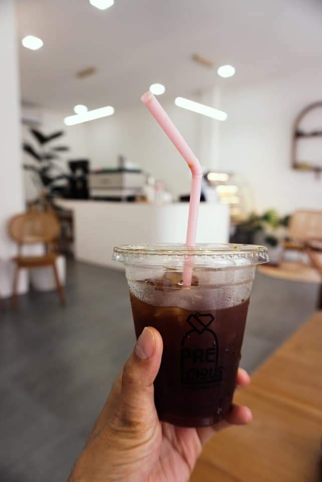 phanuwat_bas's tweet photo. ❤️ไดอารี่ คาเฟ่❤️

Precious Factory ☕
ใครที่กำลังมองหาร้านกาแฟคาเฟ่ บรรยากาศสบายๆ น่ารักๆ และที่สำคัญมีมุมถ่ายรูปเก๋ๆ ไว้สำหรับคนที่ชอบเดินทางพักผ่อนในวันหยุดแบบนี้ แวะมาได้ครับ
#เชียงราย #รีวิวเชียงราย
#Chiangrai #คาเฟ่เชียงราย
#CoffeeChiangrai https://t.co/wZHOc1t4ax https://t.co/ZnXoBZ3hkO