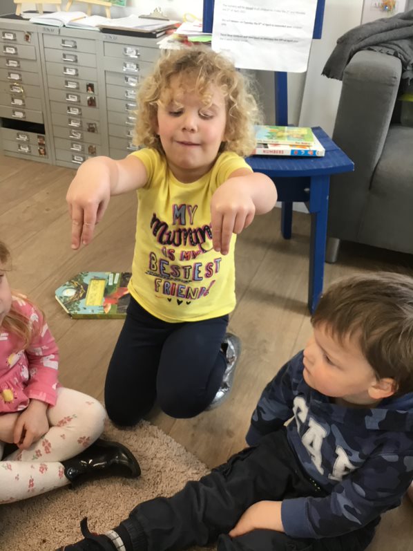 MenstrieELC's tweet photo. The children have been learning more Makaton signs today, we have been practising the signs for different farm animals. Children then asked to learn how to sign horse, rooster, turkey and chicken. Next week we are going to practise signs for Easter #Makaton https://t.co/1AeXPr0u5g