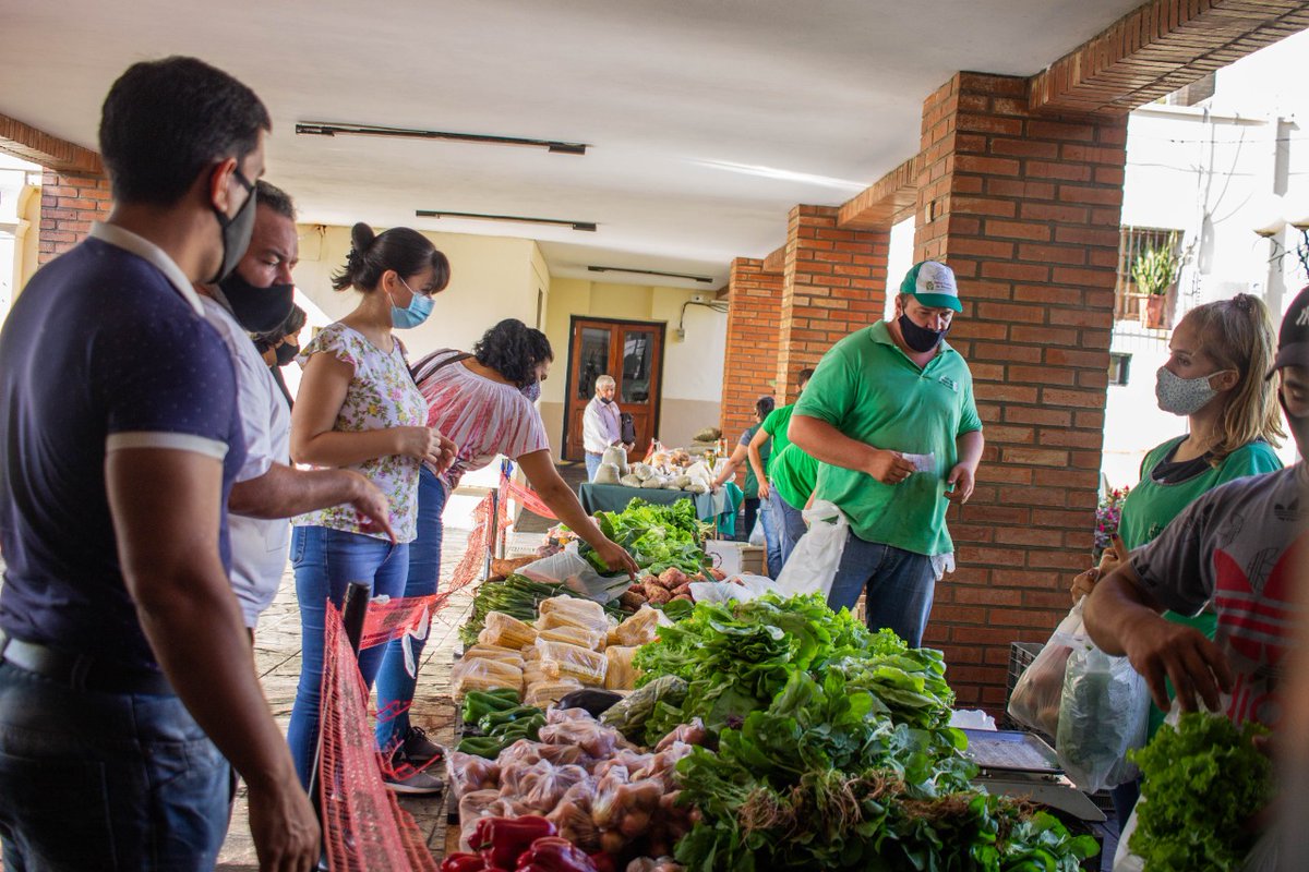 El Sec. de <a href="/Sececonomico/">Secretaria de Desarrollo Económico</a> Claudio Aguilar y la Mtra. de Agricultura Fliar., <a href="/martaferre/">MartaFerreira(Martita)</a> se reunieron p definir los lineamientos del registro digital unificado de los productores de Ferias Francas q comercializan en Posadas. El objetivo es ampliar los canales de abastecimiento