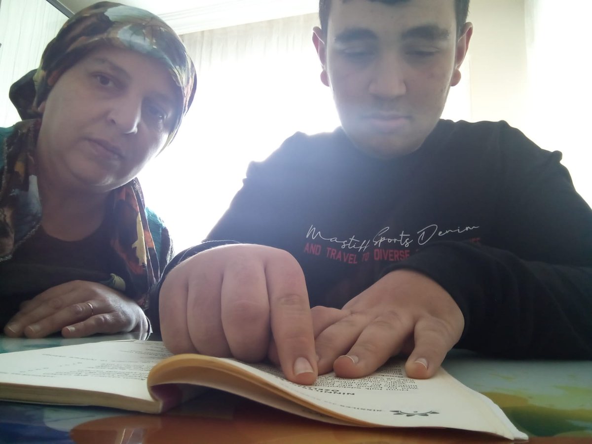 #ZonguldakOkuyor projesi kapsamında kitap okuma etkinliğinde biz de varız. #ÖzelProjeyeÖZELKatılım

<a href="/mtutulmaz/">Mustafa Tutulmaz</a> 
<a href="/ali_tosun77/">Ali TOSUN</a>