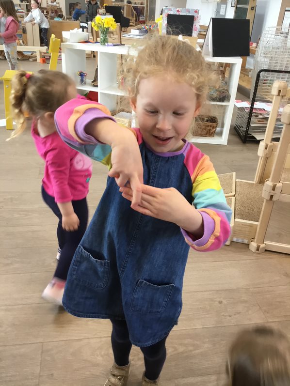 MenstrieELC's tweet photo. The children have been learning more Makaton signs today, we have been practising the signs for different farm animals. Children then asked to learn how to sign horse, rooster, turkey and chicken. Next week we are going to practise signs for Easter #Makaton https://t.co/1AeXPr0u5g