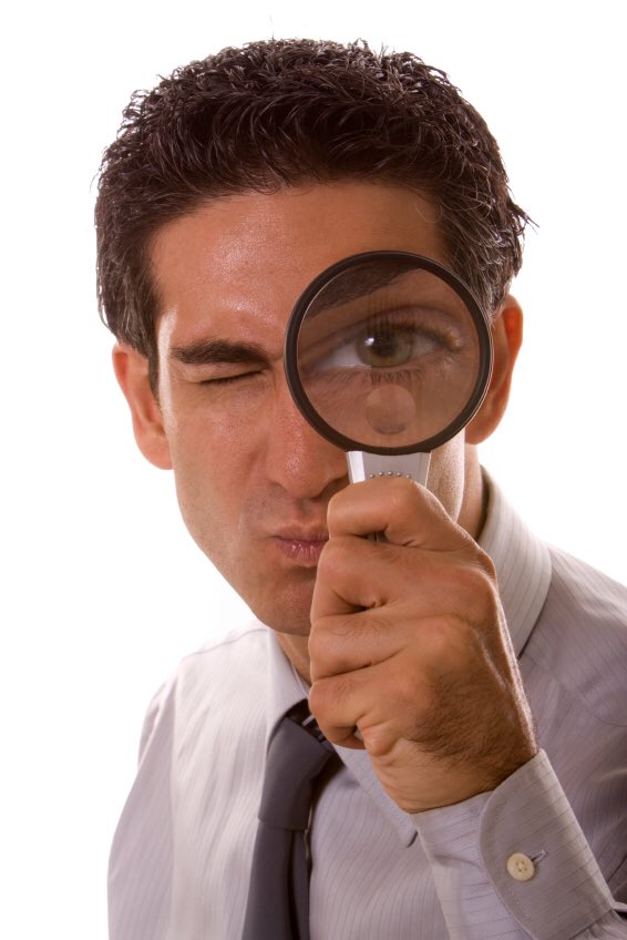 Любопытный человек. Любопытный человек. Фото любопытного человека. Человек с плохим зрением. Любопытный человек вид связи.