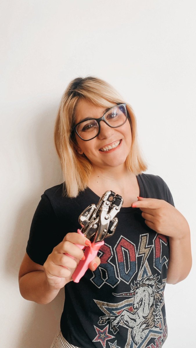 creativissim's tweet photo. 💜✂️ Scrap &amp; DIY

Nueva incorporación al equipo de #TiendasyTalleristasCreativissim Se trata de #PassionArtbyCarol (síguela en #Instagram) puedes conocer todo sobre esta apasionada del #scrapbooking en https://t.co/OSMMTJFwoR https://t.co/F1APshYk5h