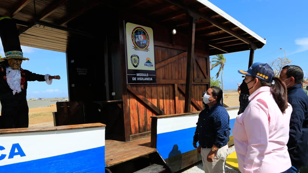 gestionperfecta's tweet photo. Inauguramos instalaciones de la Policía Turística de La Vela de Coro, que resguarda celosamente estos espacios de gran atractivo nacional e internacional. Nos acompaña una representación de los Locos de la Vela, Patrimonio Cultural Inmaterial de la Humanidad https://t.co/dvajD9cTok