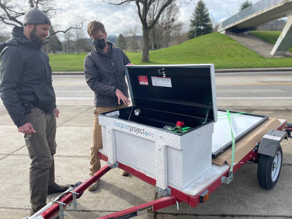 FootprintPrjct's tweet photo. Yesterday, volunteers delivered and set up a solar generator for @CSSEugene (Community Supported Shelters) in Eugene, OR! https://t.co/kSJ1EDRY6D