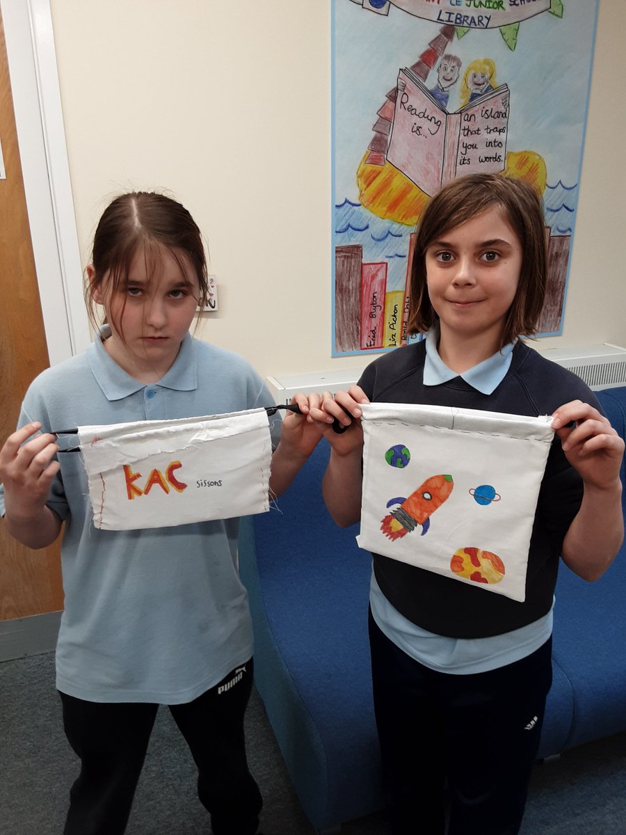 mountpljuniors's tweet photo. After several weeks of threading needles, tying knots and avoiding pricking fingers at all costs, Yr5 have finally completed their drawstring bags - our termly DT project #TeamMPJS #DT #Sewing https://t.co/gLdJIzzLP2