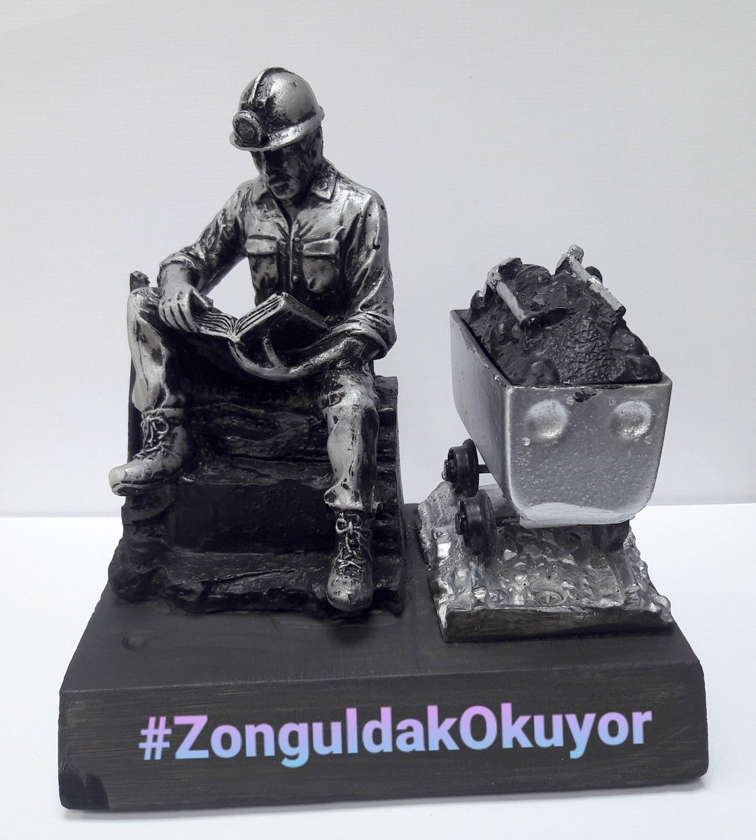 Okumak, erdem yolculuğunun kilometre taşlarıdır. #ZonguldakOkuyor
<a href="/meb/">Maria Elena Boschi</a>
<a href="/ziyaselcuk/">Ziya Selçuk</a> 
<a href="/mtutulmaz/">Mustafa Tutulmaz</a> 
@il_milli