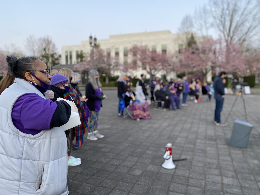SEIULocal503's tweet photo. Last night we gathered in Salem to honor the lives lost to COVID-19, and to remind leaders in Oregon that care providers have been on the frontlines of this pandemic. #RespectUsProtectUsPayUs #PayEssentialWorkers https://t.co/f56Yhum8k5