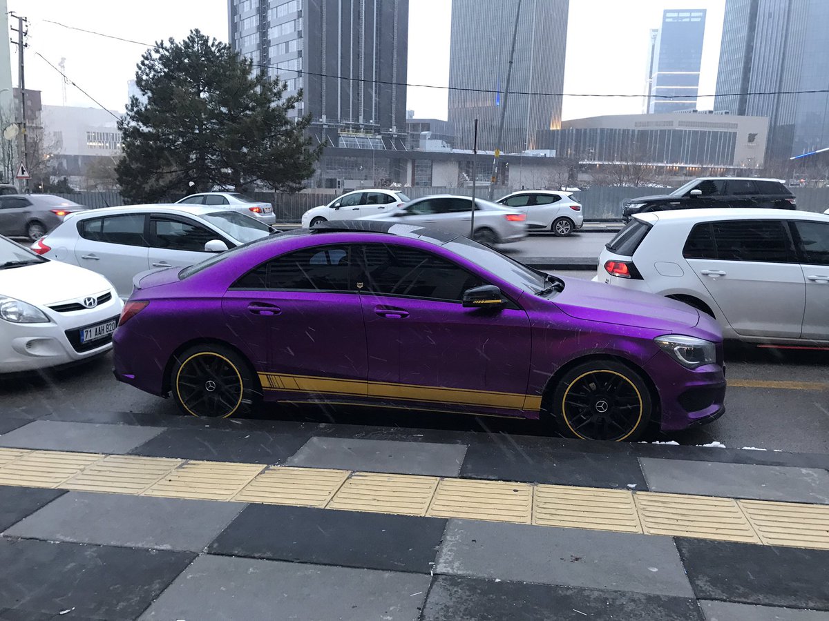 avradbaz's tweet photo. Düşünsene Mercedes’in var, para verip şu hale getiriyorsun. Yazık. https://t.co/cDw0gUM22s
