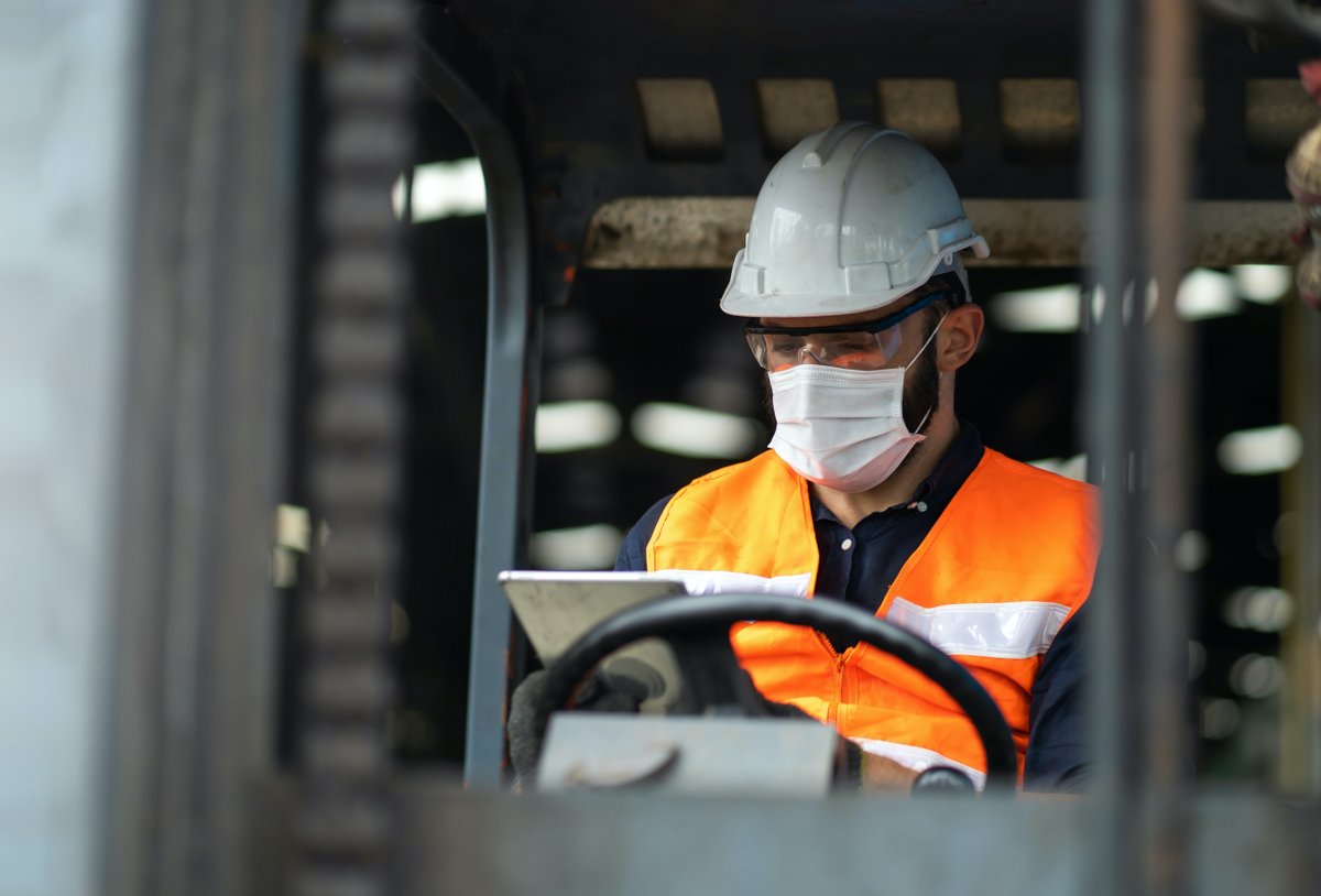 The pandemic is not over, even though we’re back at work. Use L&amp;I’s Mask Selection eTool to make sure you’re using the right mask for the task, to keep you safe from COVID-19. ow.ly/Ew4P50E5ECK #WhichMaskWhichTask #KeepWorkersSafe #MaskUpWA