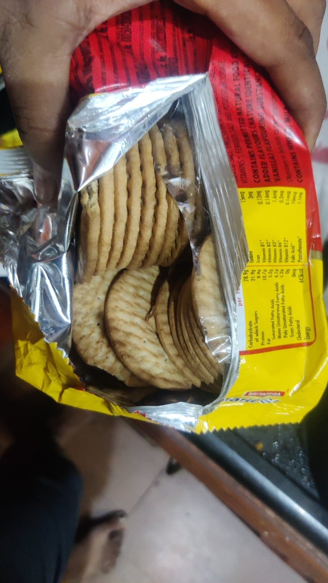 deenesh1234's tweet photo. Purchased a pack of #britania Marie gold biscuit yesterday. It exactly taste like Coackroach spray (Chemical Taste)

Will be testing it tonight to see if it can kill Coackroach. If it does then #Godrej you have a competitor.
#britania #Baygon #mariegold #Coacroachkiller https://t.co/wkMQ7jkXSn