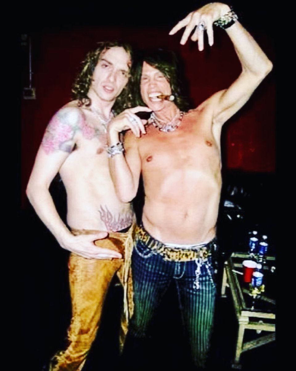 TDKJusettes's tweet photo. Justin and Steven Tyler back in 2003!!!
🎉HAPPY BIRTHDAY @IamStevenT🎉
#flashbackfriday #backstagetime #backstage #backstagephoto #JustinHawkins @JustinHawkins
#TheDarkness @thedarkness
#happybirthday #iamstevent #aerosmith @Aerosmith #fridayfunday #fridayvibes #tdkjusettes https://t.co/kQpn4Xisl7