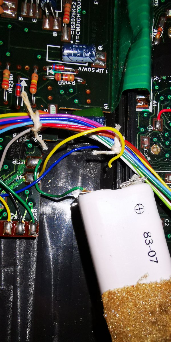 swartz_de's tweet photo. So, inside the case, the NiCd looks gnarly, but I've seen worse. I swapped in a new battery pack, but a gear on the printer mechanism is broken, as is often the case with these printers. Does anyone know who made these printer modules? #Casio #fx802p #fp12 #ポケコン https://t.co/MRVBh4S97k